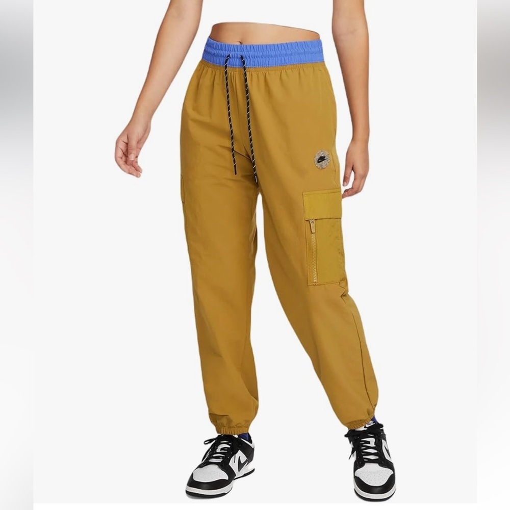 Nike Women's Woven Sports Utility Mid-Rise Cargo Pants, Golden Moss Size XL NWT